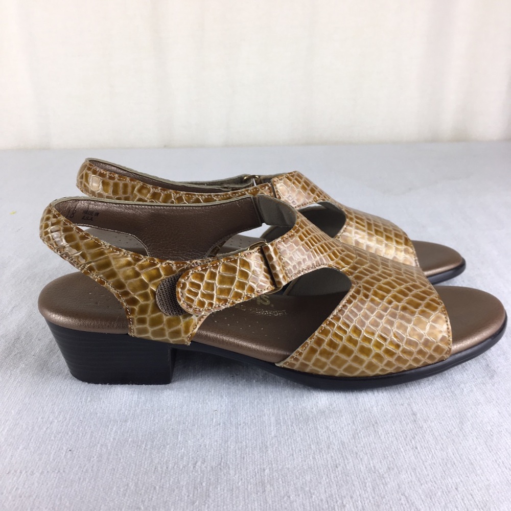 SAS WOMENS 9 Slim Suntimer Sandals Croc Print EUC